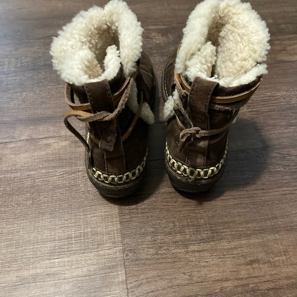 UGG Cove Ankle Boots Womens 7 Brown Suede Sherpa - Picture 3 of 6